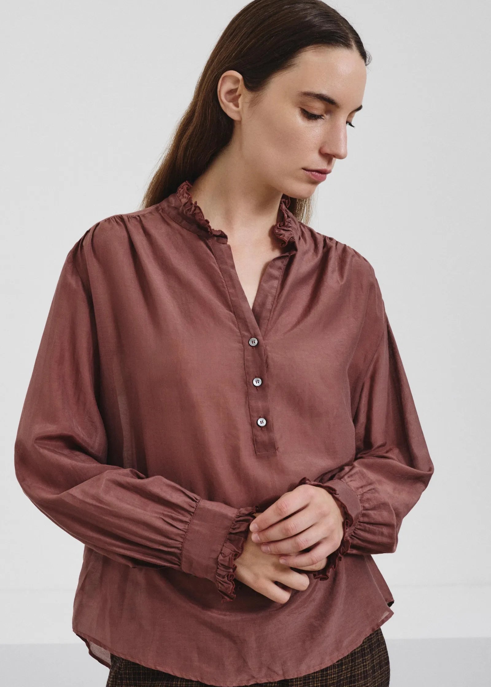 Camisa con volantes