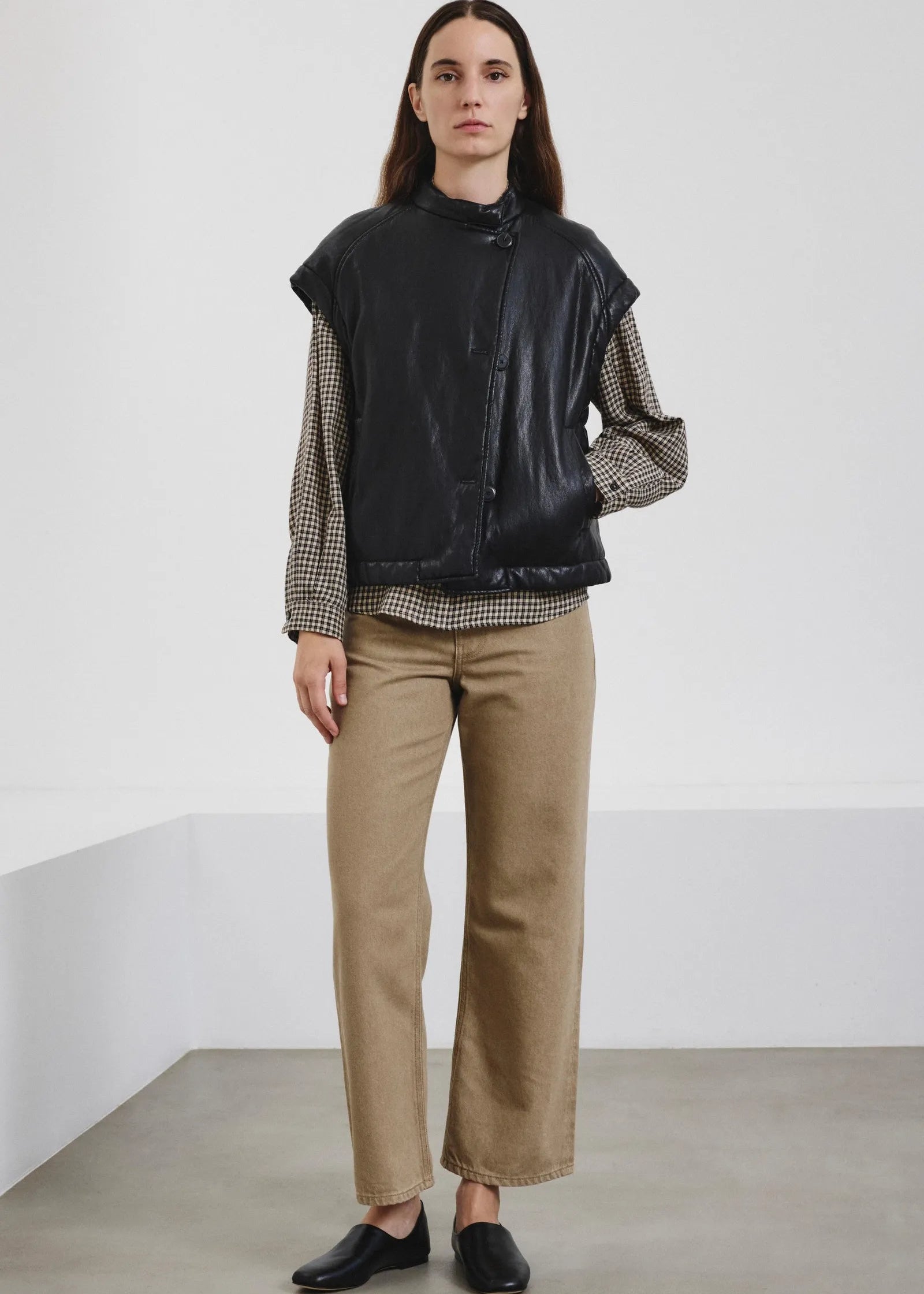 Chaleco negro efecto piel