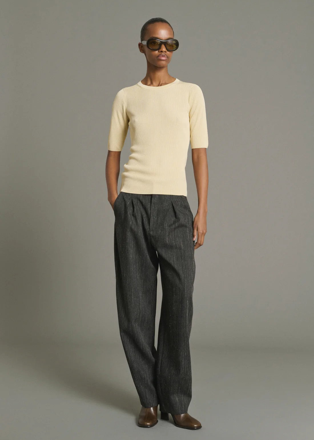 Top de canale de color crema