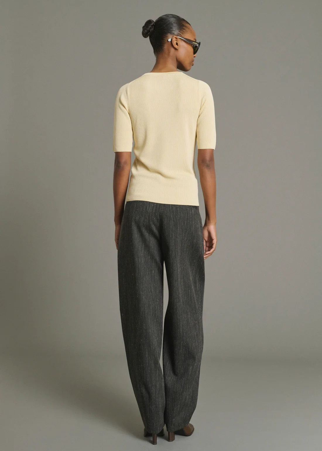 Top de canale de color crema
