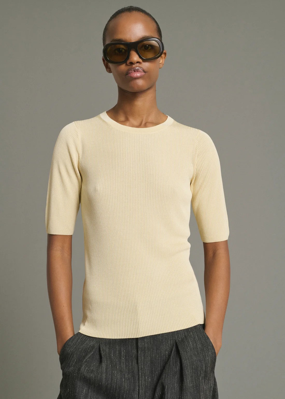 Top de canale de color crema