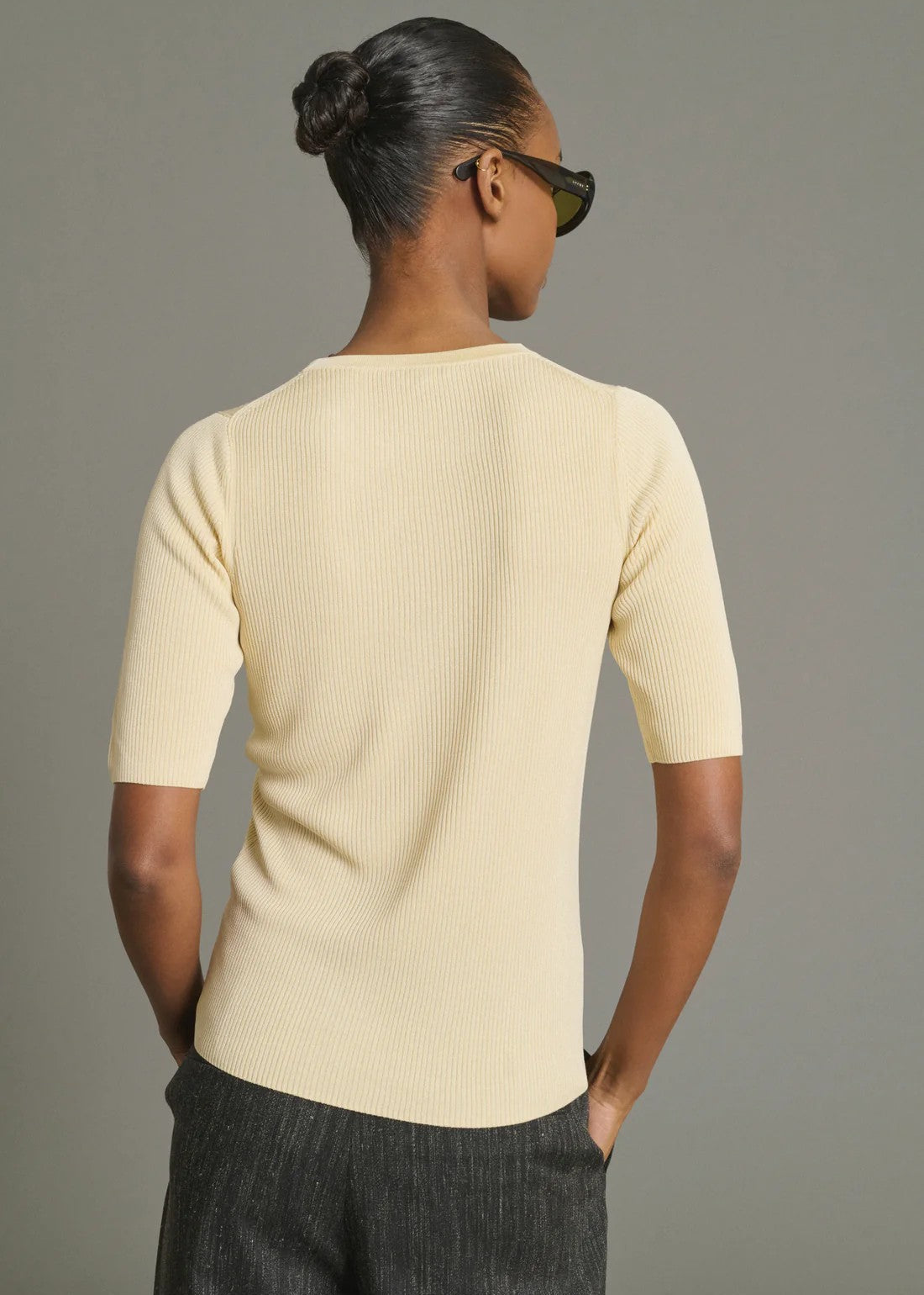 Top de canale de color crema
