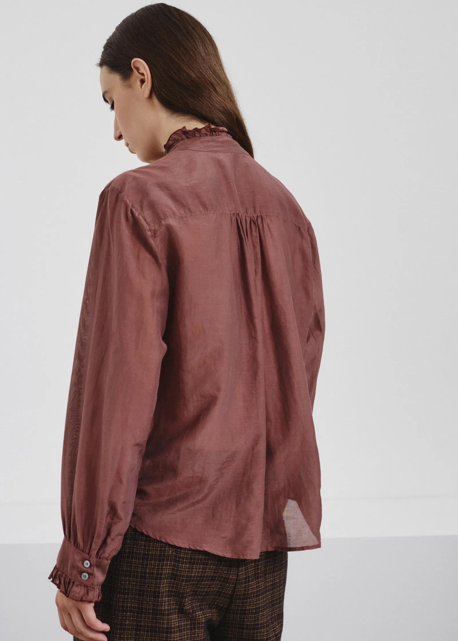 Camisa con volantes