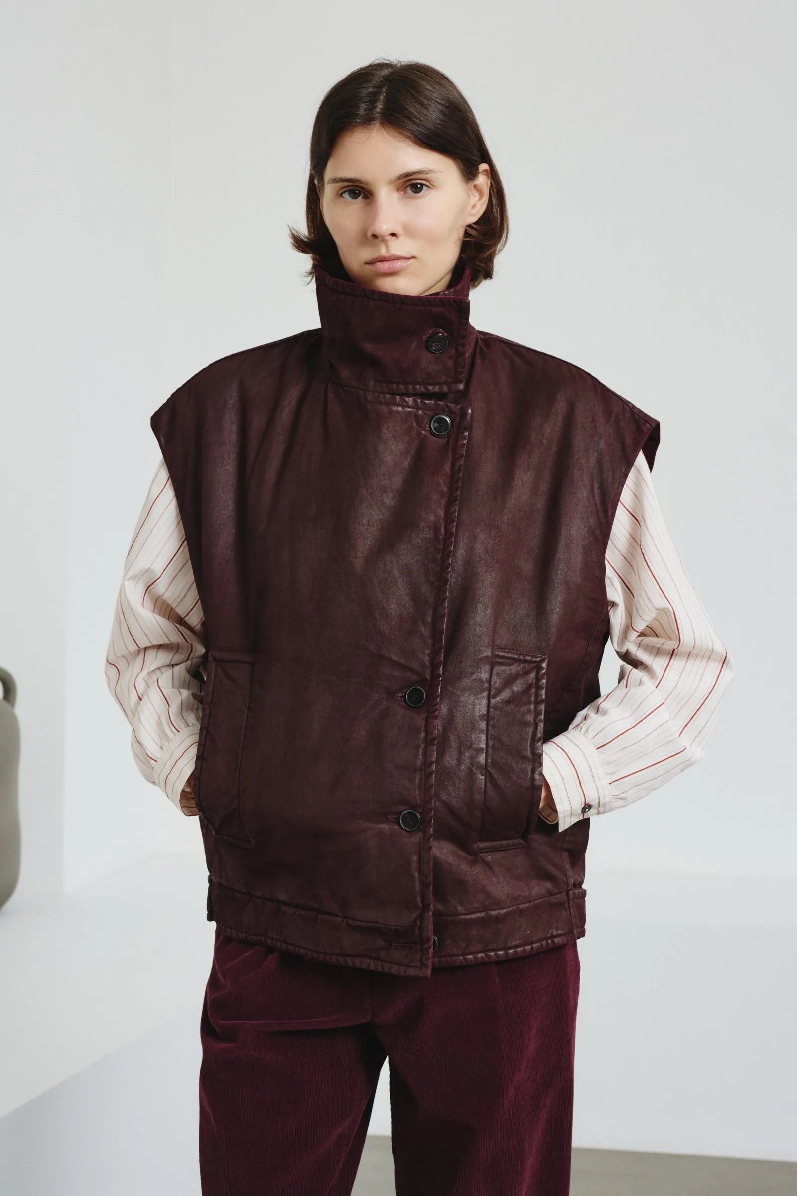Cotton drill vest with leather-like handfeel