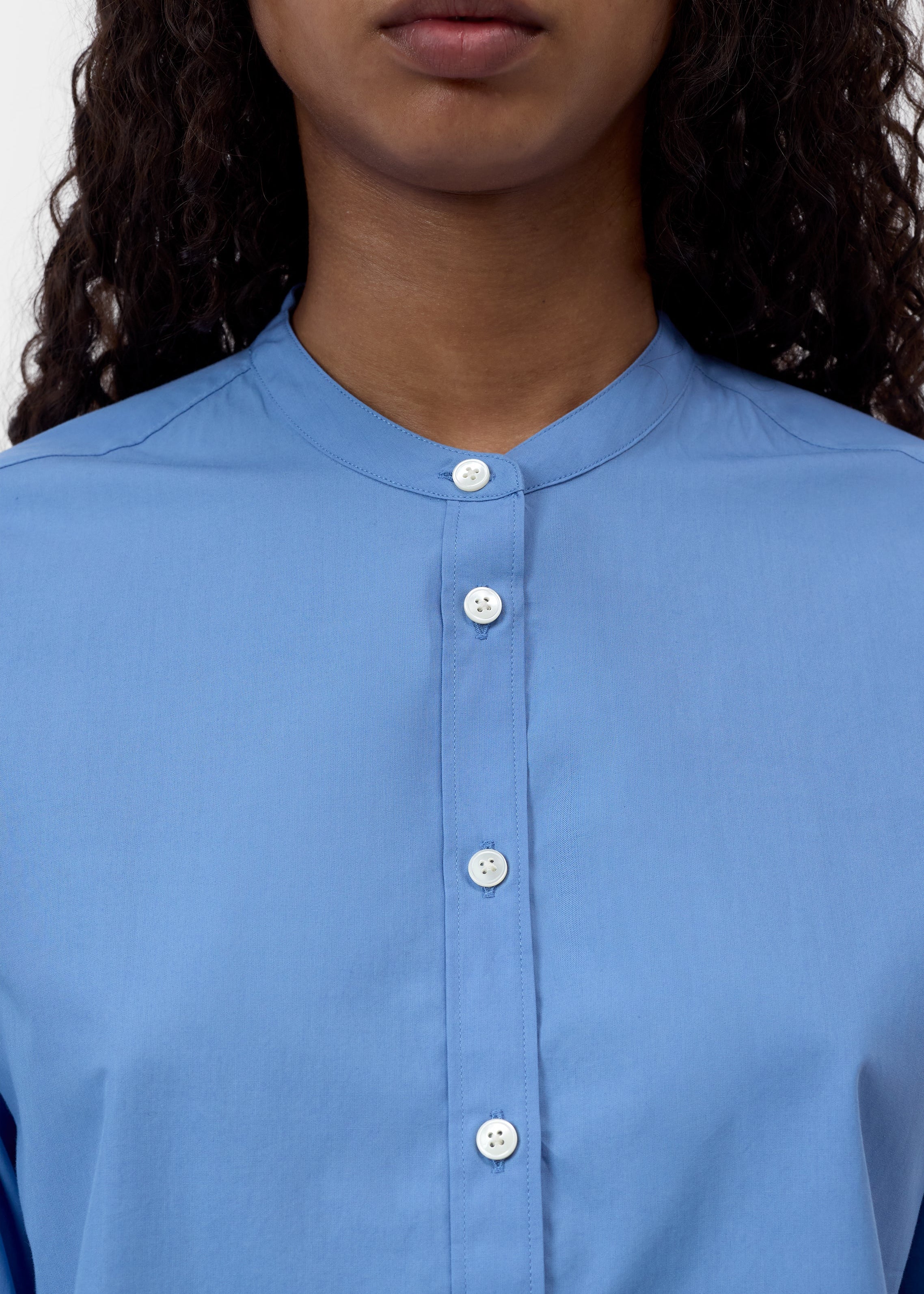Camisa mao de popelin azul