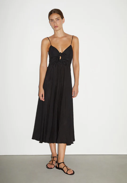 Long linen dress, straps and gathered bodice with knotted closure.